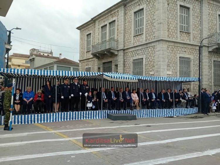 Εντυπωσιακή η παρέλαση για την επέτειο της 25ης Μαρτίου στην Καρδίτσα (ΕΙΚΟΝΕΣ – ΒΙΝΤΕΟ)