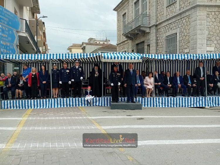 Εντυπωσιακή η παρέλαση για την επέτειο της 25ης Μαρτίου στην Καρδίτσα (ΕΙΚΟΝΕΣ – ΒΙΝΤΕΟ)