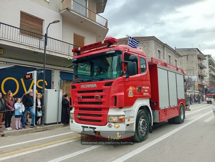 Εντυπωσιακή η παρέλαση για την επέτειο της 25ης Μαρτίου στην Καρδίτσα (ΕΙΚΟΝΕΣ – ΒΙΝΤΕΟ)