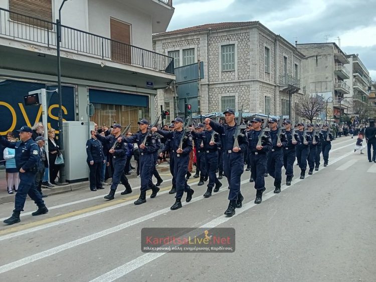 Εντυπωσιακή η παρέλαση για την επέτειο της 25ης Μαρτίου στην Καρδίτσα (ΕΙΚΟΝΕΣ – ΒΙΝΤΕΟ)