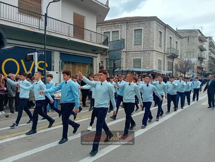 Εντυπωσιακή η παρέλαση για την επέτειο της 25ης Μαρτίου στην Καρδίτσα (ΕΙΚΟΝΕΣ – ΒΙΝΤΕΟ)