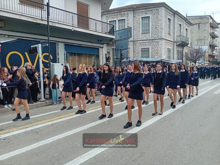 Εντυπωσιακή η παρέλαση για την επέτειο της 25ης Μαρτίου στην Καρδίτσα (ΕΙΚΟΝΕΣ – ΒΙΝΤΕΟ)