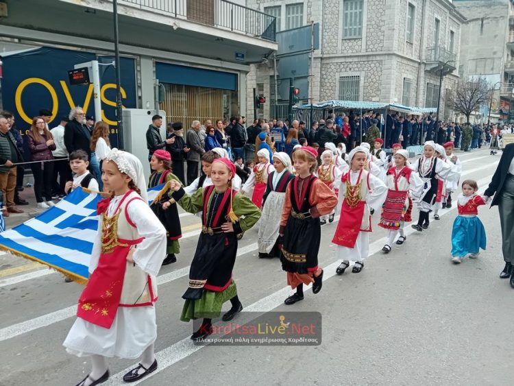Εντυπωσιακή η παρέλαση για την επέτειο της 25ης Μαρτίου στην Καρδίτσα (ΕΙΚΟΝΕΣ – ΒΙΝΤΕΟ)