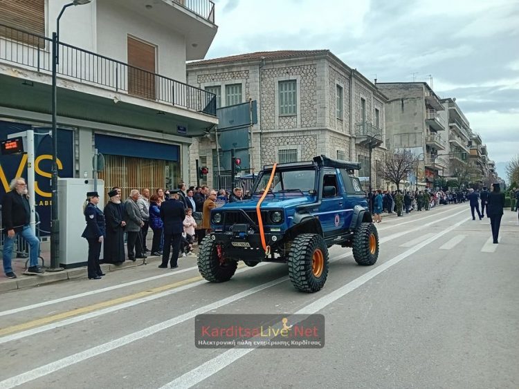 Εντυπωσιακή η παρέλαση για την επέτειο της 25ης Μαρτίου στην Καρδίτσα (ΕΙΚΟΝΕΣ – ΒΙΝΤΕΟ)