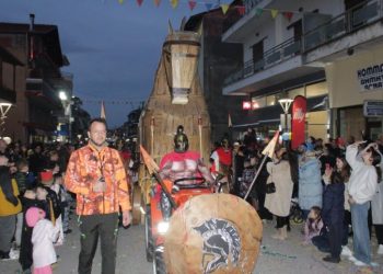 Βούλιαξε η Πύλη στο Καρναβάλι – Χιλιάδες επισκέπτες από κάθε γωνιά του Νομού Τρικάλων