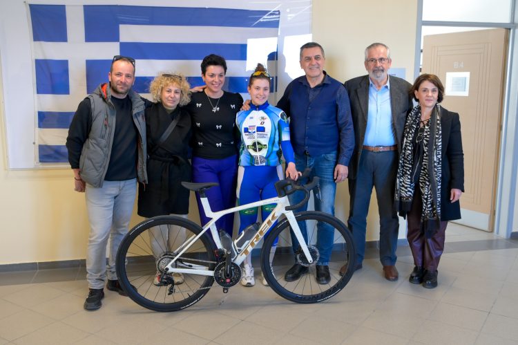 Ο Περιφερειάρχης Θεσσαλίας Δημήτρης Κουρέτας  στηρίζει την πρωταθλήτρια ποδηλασίας Ελένη Κασκάνη