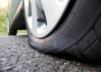 Βολιώτης έσκασε τα λάστιχα από το όχημα του πατέρα του!