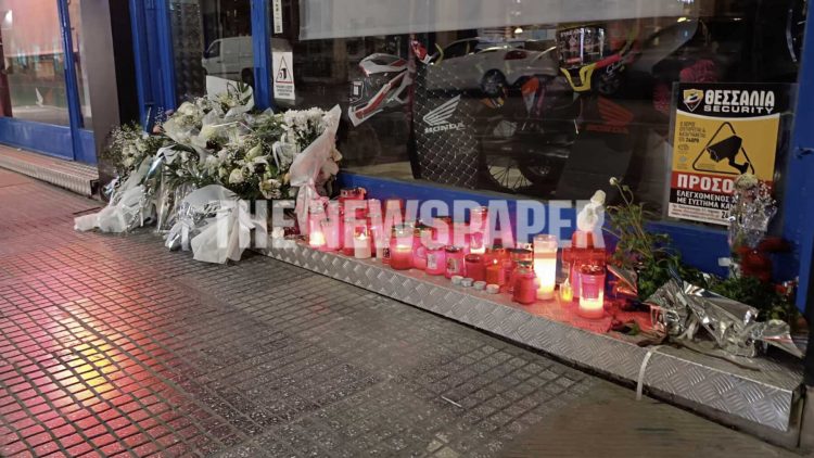 Βόλος: Γεμάτο κεριά το κατάστημα του νιόπαντρου ζευγαριού – Η κοινωνία θρηνεί (ΕΙΚΟΝΕΣ)