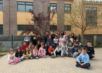 «Παγκάκια φιλίας» με ευγενική χορηγία της BESIOS WOOD στα Δημοτικά Σχολεία Καλαμπάκας από τον Δήμο Μετεώρων