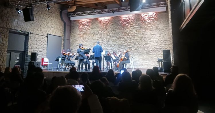 Μια μαγευτική μουσική εμπειρία από τα Σύνολα Εγχόρδων του Μουσικού Σχολείου Τρικάλων