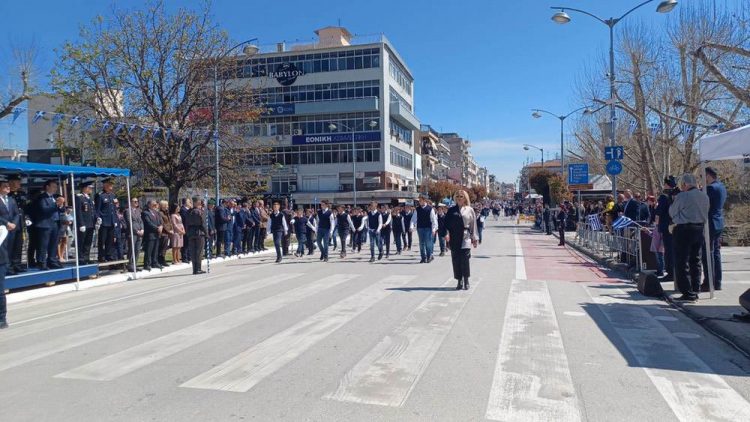 Κυκλοφοριακές ρυθμίσεις στα Τρίκαλα για τον εορτασμό της 25ης Μαρτίου