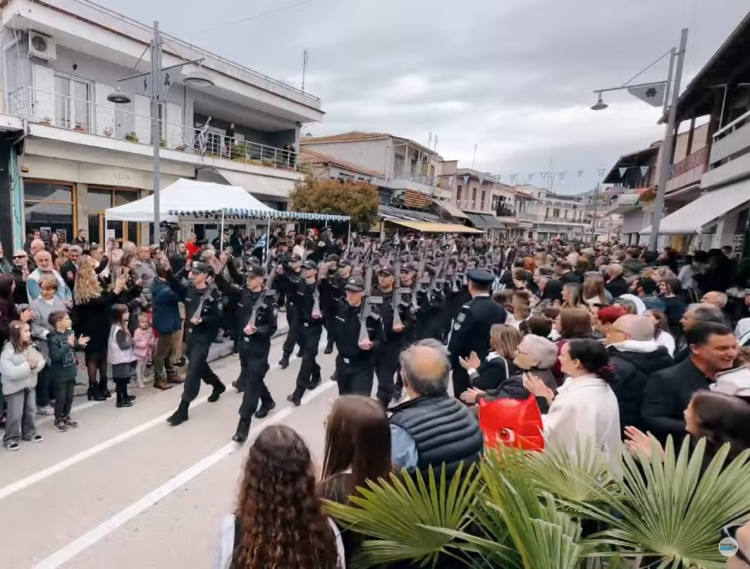 ΔΕΙΤΕ ολόκληρη την παρέλαση της 25ης Μαρτίου στο Μουζάκι Καρδίτσας (ΒΙΝΤΕΟ)