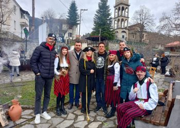 Μια αποκριάτικη περιπέτεια με διάσημους καλεσμένους στο “Πειρατικό Χωριό” της Καστανιάς | Μαγείρεψαν ψαρόσουπα στα ορεινά των Τρικάλων!!!