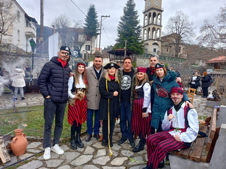 Μια αποκριάτικη περιπέτεια με διάσημους καλεσμένους στο “Πειρατικό Χωριό” της Καστανιάς | Μαγείρεψαν ψαρόσουπα στα ορεινά των Τρικάλων!!!