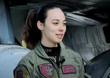 Νέα Αγχίαλος: Η γυναίκα πιλότος F-16 που υπηρετεί στην 111 Πτέρυγα Μάχης – Η πτήση προς τη κορυφή (ΒΙΝΤΕΟ)