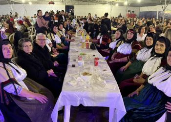 Προάστιο: Παράδοση και διασκέδαση στην Αποκριάτικη εκδήλωση (ΕΙΚΟΝΕΣ – ΒΙΝΤΕΟ)