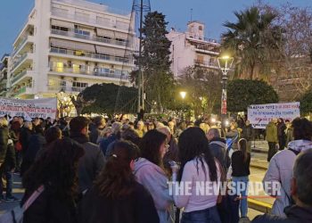 Πάνω από 2.000 Βολιώτες στη πορεία για τα Τέμπη – «Δολοφόνοι» και «Φασίστες» έγραψαν στα γραφεία της ΝΔ (ΕΙΚΟΝΕΣ)