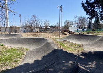 Εντυπωσιακή πίστα skate park στα Τρίκαλα για skateboard, parkour, ποδήλατα pumptrack και bmx, inline roller skate