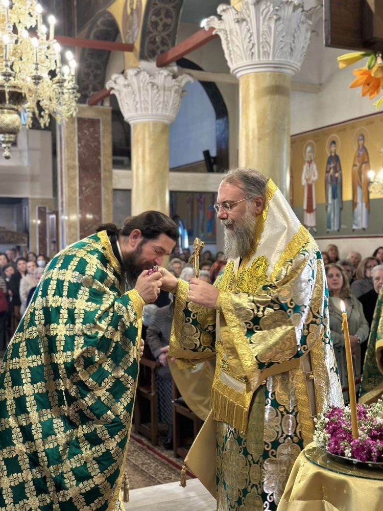 Ο Τρίκκης Χρυσόστομος προσεύχεται να αναδείξει ο Κύριος νέους Τρικαλινούς εργάτες στον αμπελώνα Του (ΕΙΚΟΝΕΣ)