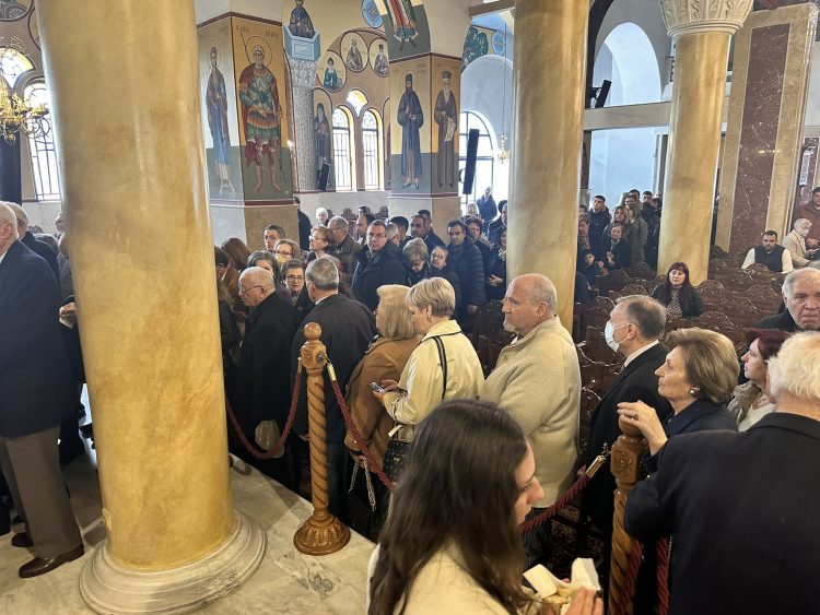Ο Τρίκκης Χρυσόστομος προσεύχεται να αναδείξει ο Κύριος νέους Τρικαλινούς εργάτες στον αμπελώνα Του (ΕΙΚΟΝΕΣ)