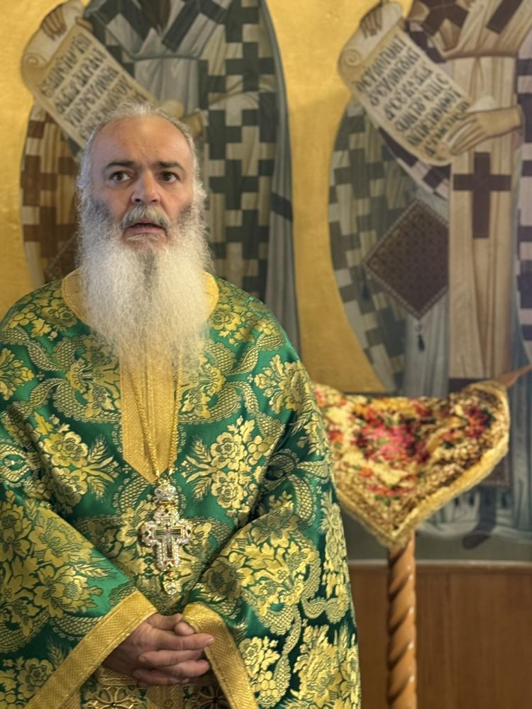 Ο Τρίκκης Χρυσόστομος προσεύχεται να αναδείξει ο Κύριος νέους Τρικαλινούς εργάτες στον αμπελώνα Του (ΕΙΚΟΝΕΣ)