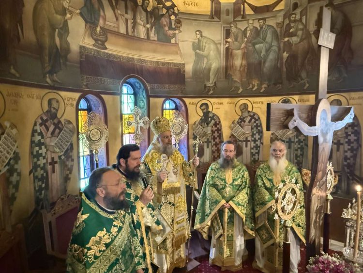 Ο Τρίκκης Χρυσόστομος προσεύχεται να αναδείξει ο Κύριος νέους Τρικαλινούς εργάτες στον αμπελώνα Του (ΕΙΚΟΝΕΣ)