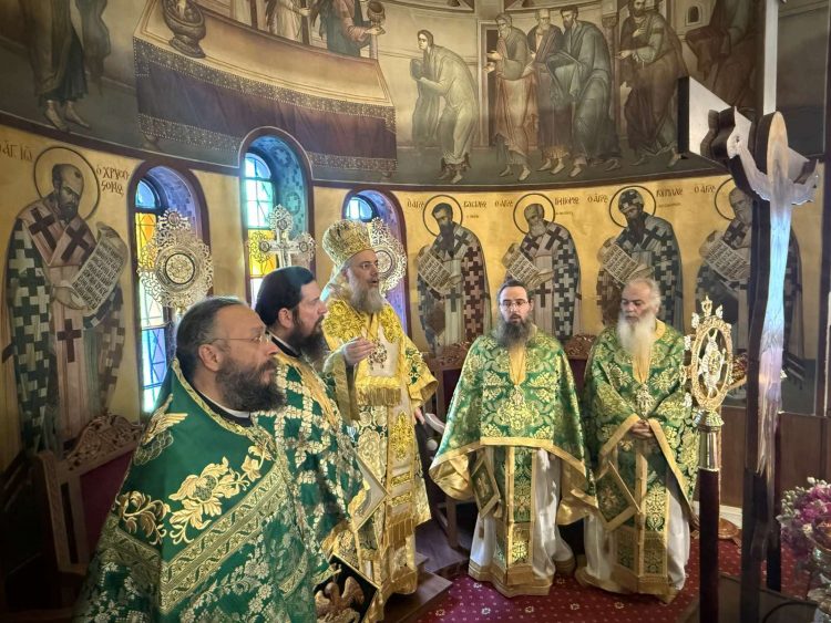 Ο Τρίκκης Χρυσόστομος προσεύχεται να αναδείξει ο Κύριος νέους Τρικαλινούς εργάτες στον αμπελώνα Του (ΕΙΚΟΝΕΣ)