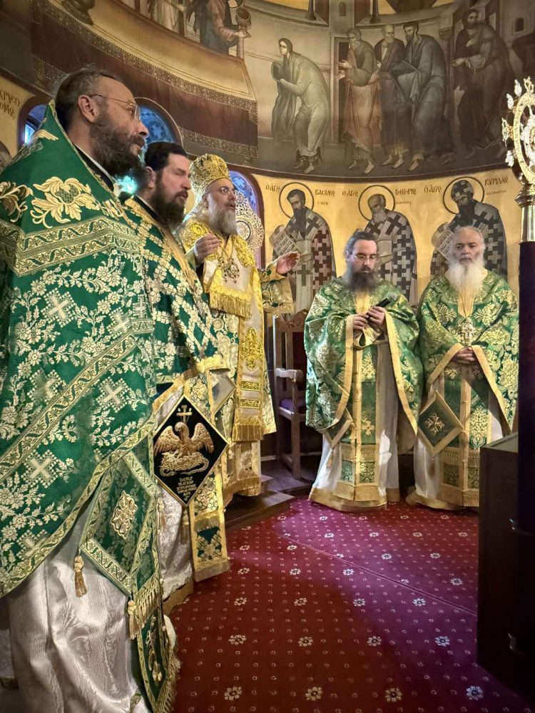 Ο Τρίκκης Χρυσόστομος προσεύχεται να αναδείξει ο Κύριος νέους Τρικαλινούς εργάτες στον αμπελώνα Του (ΕΙΚΟΝΕΣ)