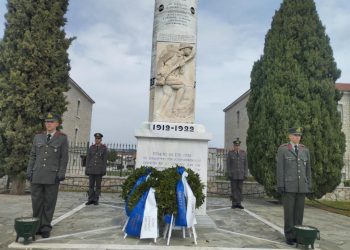 Με κατάθεση στεφάνων ξεκίνησαν οι εκδηλώσεις για την 25η Μαρτίου