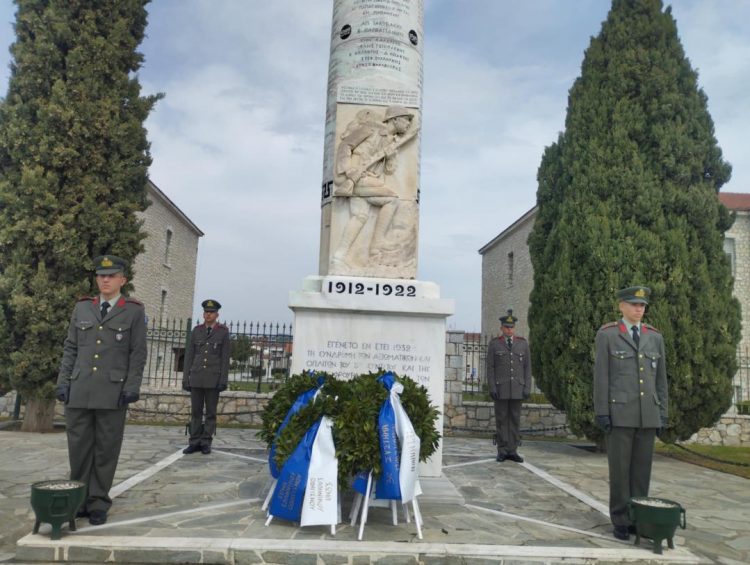 Με κατάθεση στεφάνων ξεκίνησαν οι εκδηλώσεις για την 25η Μαρτίου