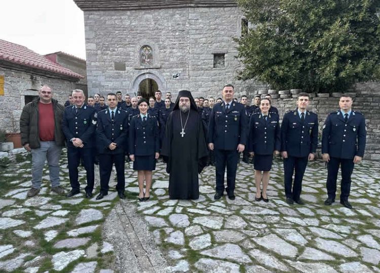 Αντιπροσωπεία σπουδαστών του Τμήματος Δοκίμων Αστυφυλάκων Μουζακίου στην Ιερά Μονή Παναγίας Σπηλιάς (ΕΙΚΟΝΕΣ)
