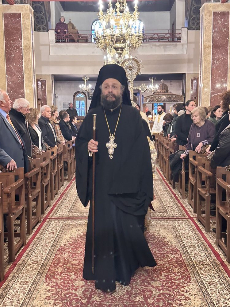 Βαθιά συγκίνηση και πνευματική χαρά κατά την υποδοχή τεμαχίου του Τιμίου Σταυρού στον Ι.Ν. Αγίων Κωνσταντίνου & Ελένης Τρικάλων (ΕΙΚΟΝΕΣ)