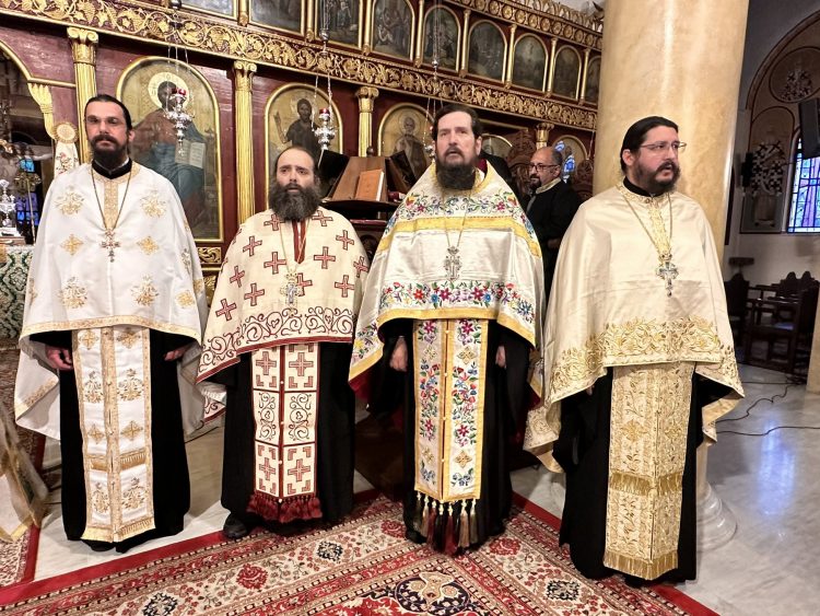 Βαθιά συγκίνηση και πνευματική χαρά κατά την υποδοχή τεμαχίου του Τιμίου Σταυρού στον Ι.Ν. Αγίων Κωνσταντίνου & Ελένης Τρικάλων (ΕΙΚΟΝΕΣ)