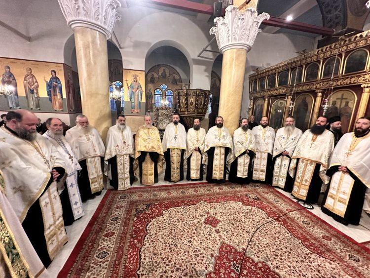 Βαθιά συγκίνηση και πνευματική χαρά κατά την υποδοχή τεμαχίου του Τιμίου Σταυρού στον Ι.Ν. Αγίων Κωνσταντίνου & Ελένης Τρικάλων (ΕΙΚΟΝΕΣ)