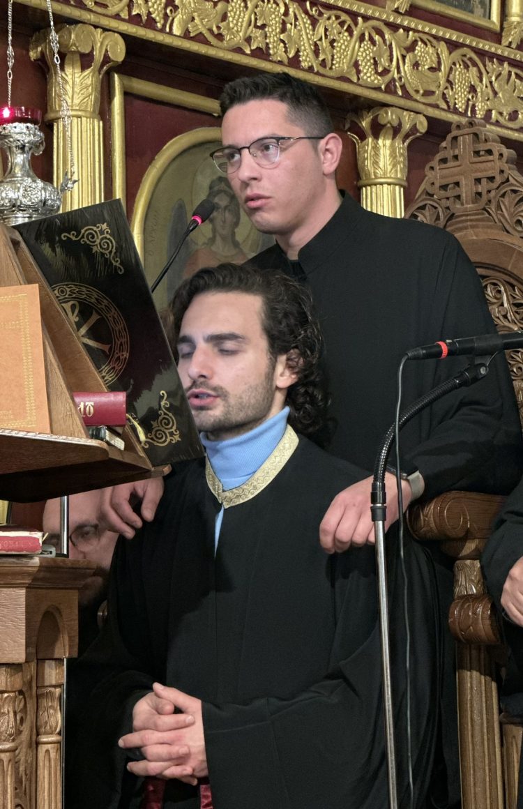Βαθιά συγκίνηση και πνευματική χαρά κατά την υποδοχή τεμαχίου του Τιμίου Σταυρού στον Ι.Ν. Αγίων Κωνσταντίνου & Ελένης Τρικάλων (ΕΙΚΟΝΕΣ)