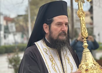 Βαθιά συγκίνηση και πνευματική χαρά κατά την υποδοχή τεμαχίου του Τιμίου Σταυρού στον Ι.Ν. Αγίων Κωνσταντίνου & Ελένης Τρικάλων (ΕΙΚΟΝΕΣ)