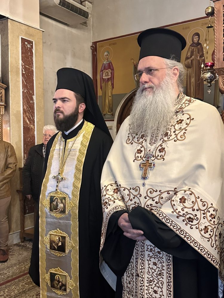 Βαθιά συγκίνηση και πνευματική χαρά κατά την υποδοχή τεμαχίου του Τιμίου Σταυρού στον Ι.Ν. Αγίων Κωνσταντίνου & Ελένης Τρικάλων (ΕΙΚΟΝΕΣ)