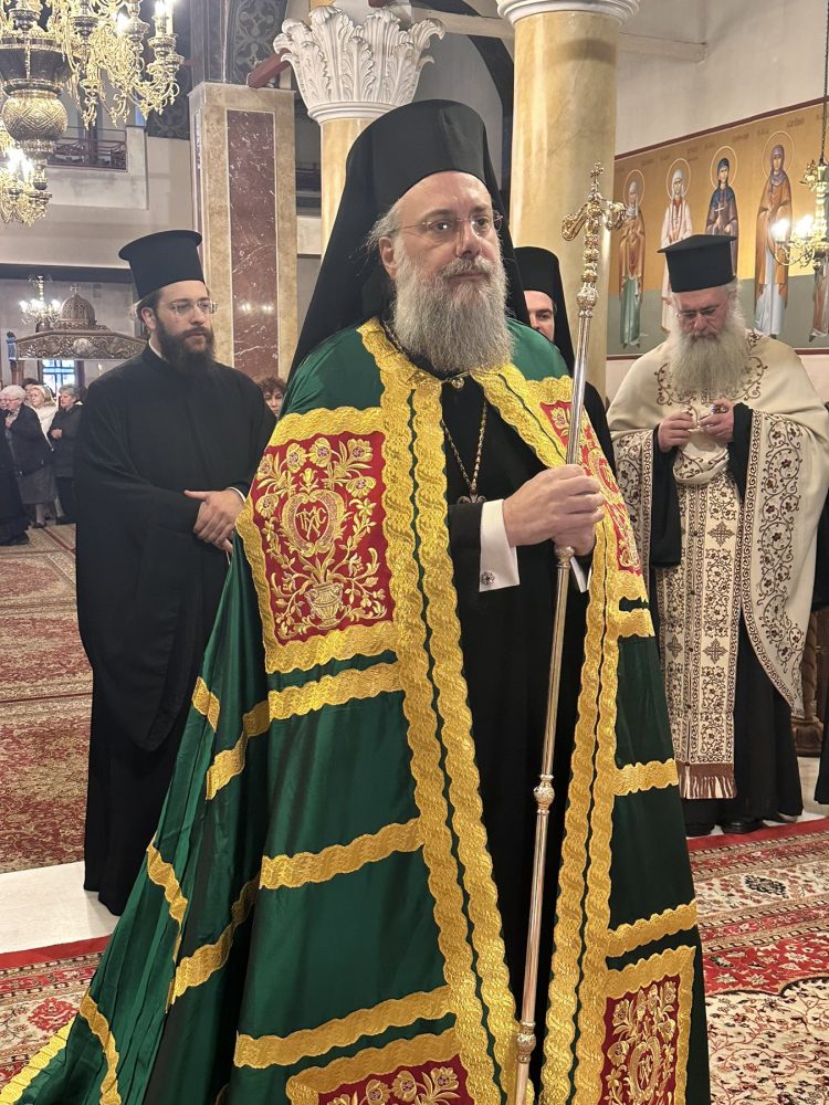 Βαθιά συγκίνηση και πνευματική χαρά κατά την υποδοχή τεμαχίου του Τιμίου Σταυρού στον Ι.Ν. Αγίων Κωνσταντίνου & Ελένης Τρικάλων (ΕΙΚΟΝΕΣ)