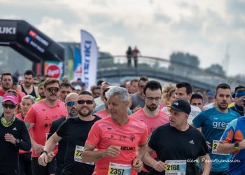 Πλημμύρισε από δρομείς η παραλία του Βόλου (ΕΙΚΟΝΕΣ)
