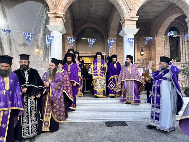 Τα “Άχραντα Πάθη του Κυρίου” από σήμερα και για τέσσερις ημέρες στα Τρίκαλα (ΕΙΚΟΝΕΣ)
