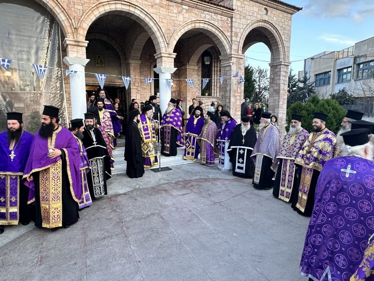 Τα “Άχραντα Πάθη του Κυρίου” από σήμερα και για τέσσερις ημέρες στα Τρίκαλα (ΕΙΚΟΝΕΣ)