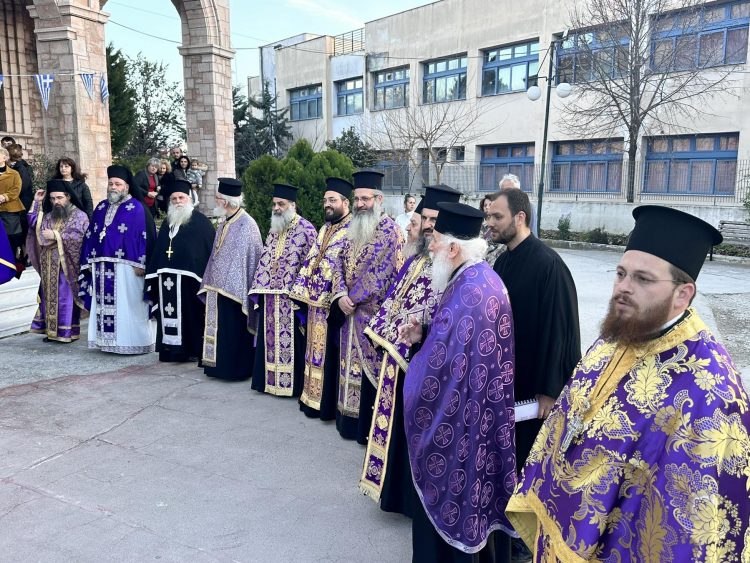 Τα “Άχραντα Πάθη του Κυρίου” από σήμερα και για τέσσερις ημέρες στα Τρίκαλα (ΕΙΚΟΝΕΣ)