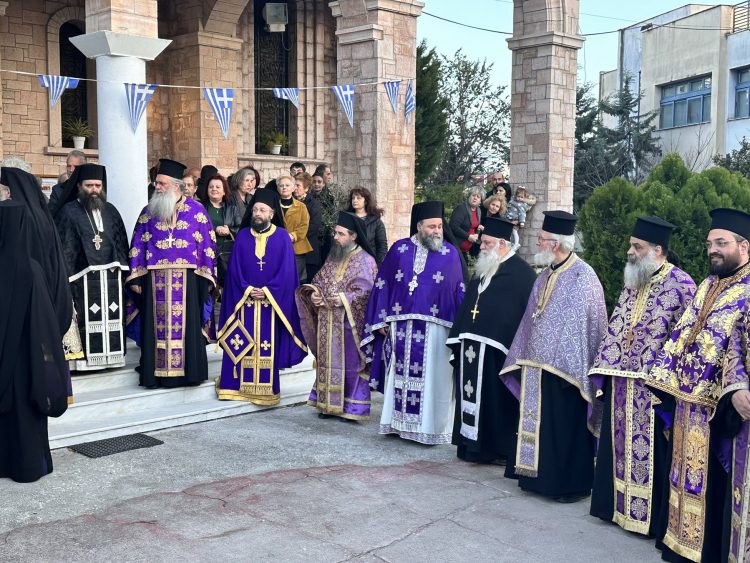 Τα “Άχραντα Πάθη του Κυρίου” από σήμερα και για τέσσερις ημέρες στα Τρίκαλα (ΕΙΚΟΝΕΣ)
