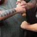 Άγριο ξύλο μεταξύ ανηλίκων στον Αλμυρό – Χειροπέδες στον 14χρονο και τον πατέρα του