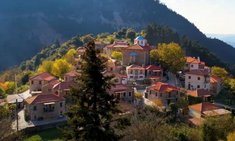 Το «πέτρινο διαμάντι» της Ευρυτανίας για όσους αναζητούν χαλάρωση και καλό φαγητό