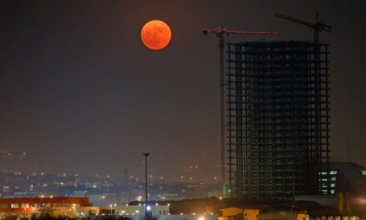 Η Σελήνη απομακρύνεται από τη Γη και φέρνει συγκλονιστικές αλλαγές στον χρόνο