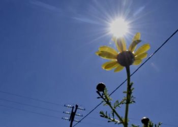 Καιρός: Μετά τα χιόνια έρχεται Μεγάλη Εβδομάδα με… κοντομάνικο!