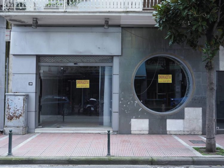 Γιατί «γέμισε» ξενοίκιαστα καταστήματα το κέντρο της Λάρισας; (ΕΙΚΟΝΕΣ)