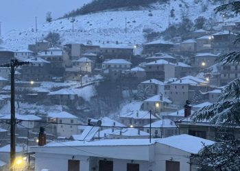 Δείτε βίντεο και φωτογραφίες: Με χιόνι ξύπνησαν σήμερα ορεινές περιοχές της Λάρισας