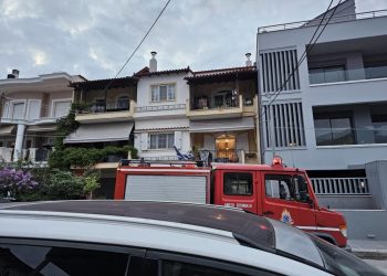 Λάρισα: Συναγερμός στην Πυροσβεστική για φωτιά σε σπίτι με οικογένεια εντός (ΕΙΚΟΝΕΣ – ΒΙΝΤΕΟ)